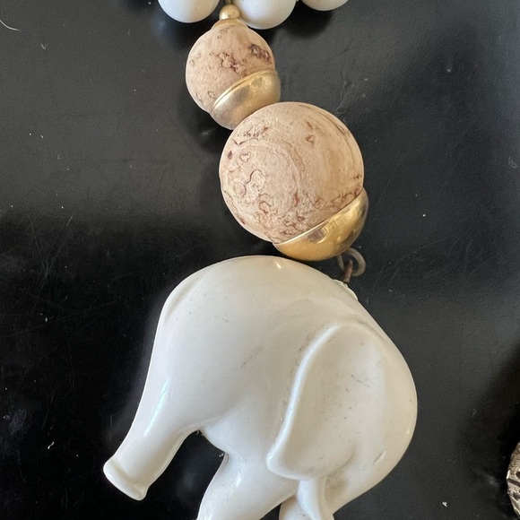 Vintage elephant & cork necklace - Picture 6 of 8